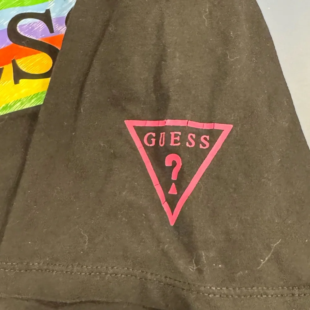 GUESS Pride edition T-Shirt with Colorful Logo - Picture 3 of 5